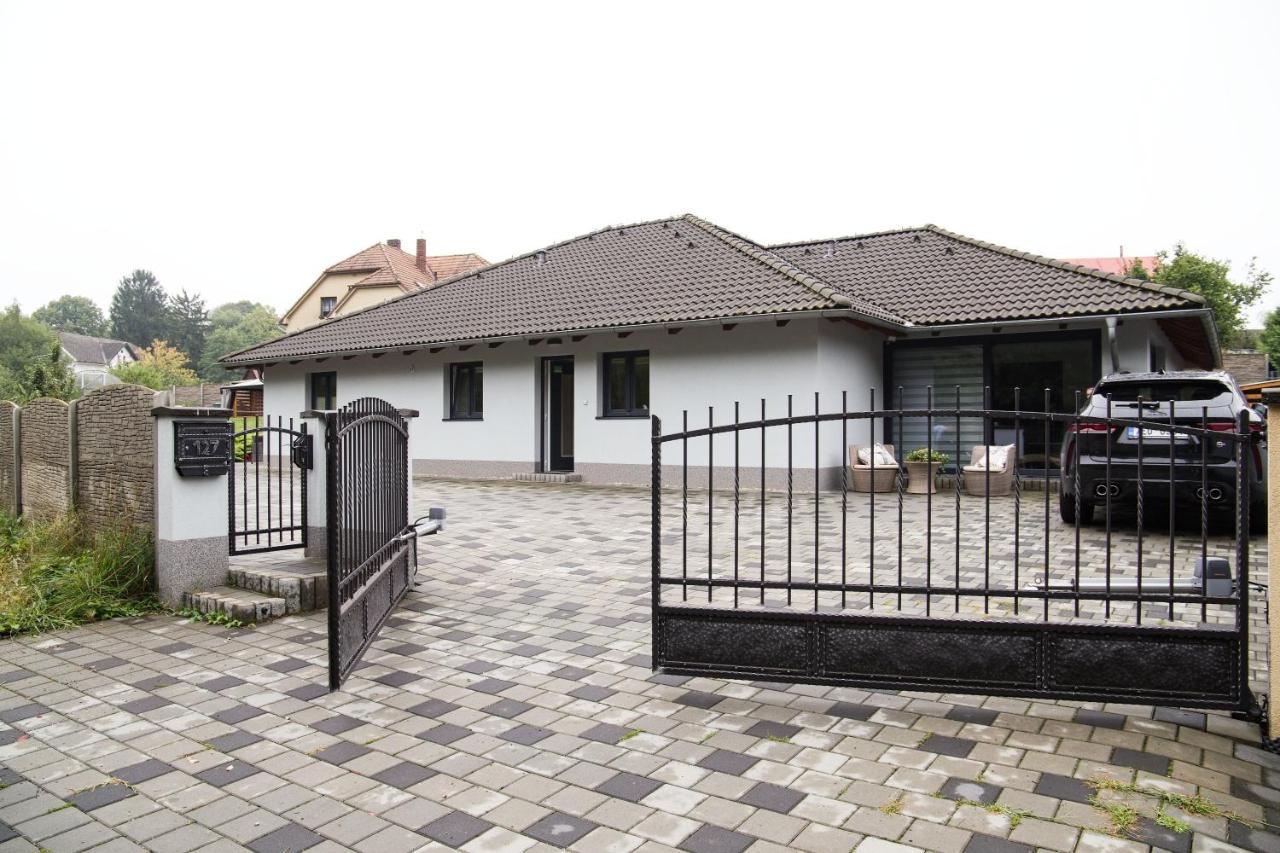 Apartmany A Wellness Vmal Skutec Luaran gambar