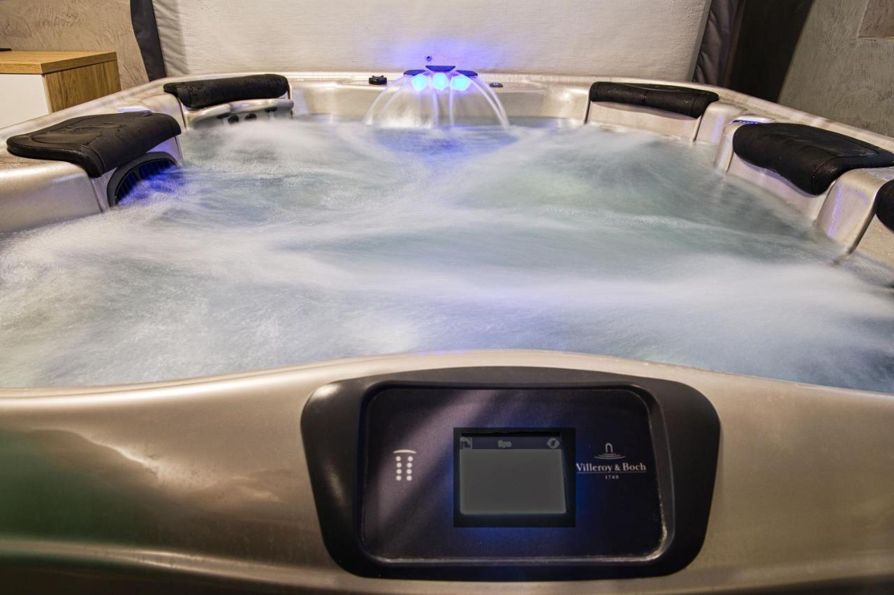 Apartmany A Wellness Vmal Skutec Luaran gambar